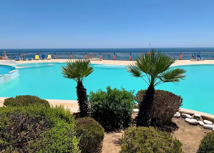 Casa Da 86 - 2 Bedrooms & Seaview Town House , Salt Water Pool , Wifi