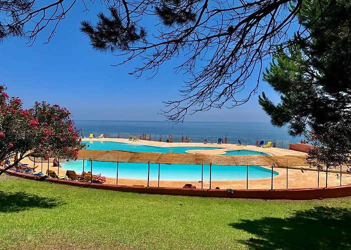 Casa Da 86 - 2 Bedrooms & Seaview Town House , Salt Water Pool , Wifi