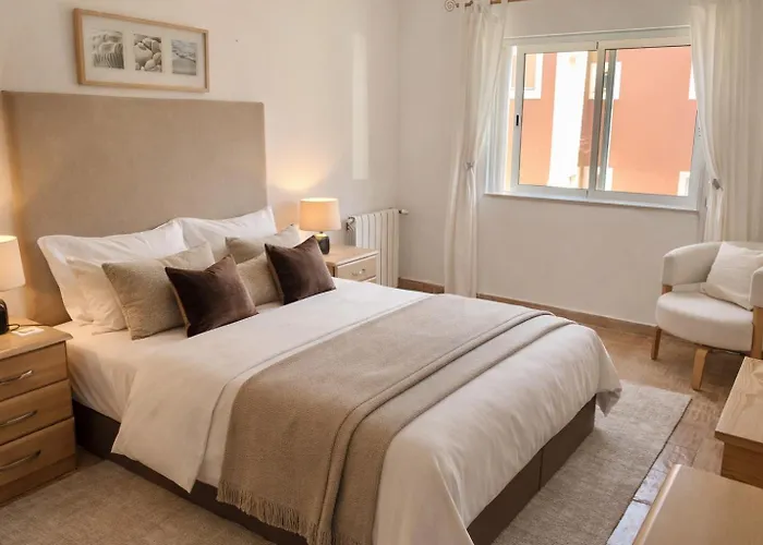 Casa Da 86 - 2 Bedrooms & Seaview Town House , Salt Water Pool , Wifi