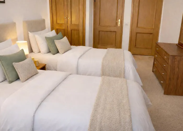 Casa Da 86 - 2 Bedrooms & Seaview Town House , Salt Water Pool , Wifi *
